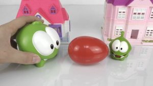 Ам Ням и Ам Нямчик делят шоколадное яйцо с Ромео. Мультики для детей.