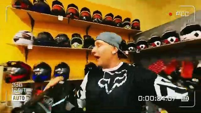 Купил эндуро, завел девченку и стреляешь из всех стволов !)))) смотреть онлайн