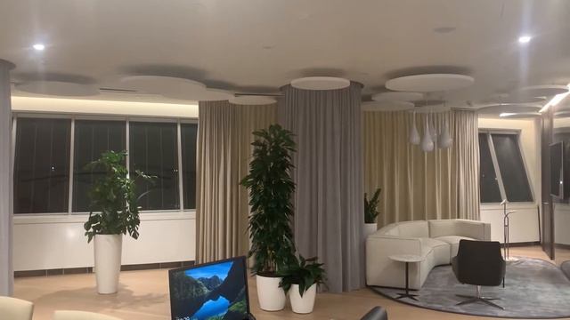 Раздвижные шторы с автоматическим управлением на изогнутых карнизах сложной формы смотреть онлайн