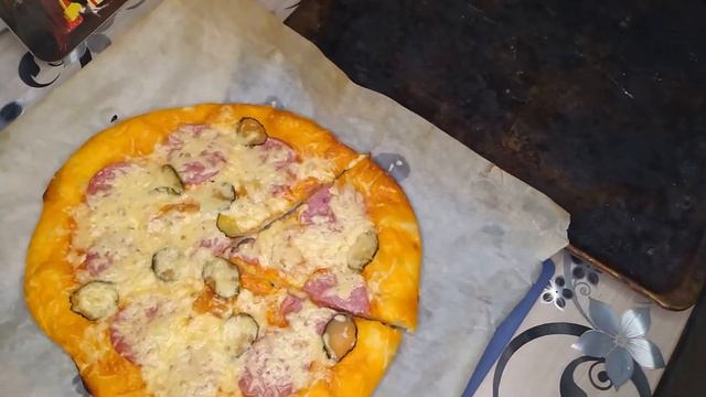 Готовлю три пиццы и мясные пельмени на 23 февраля. смотреть онлайн