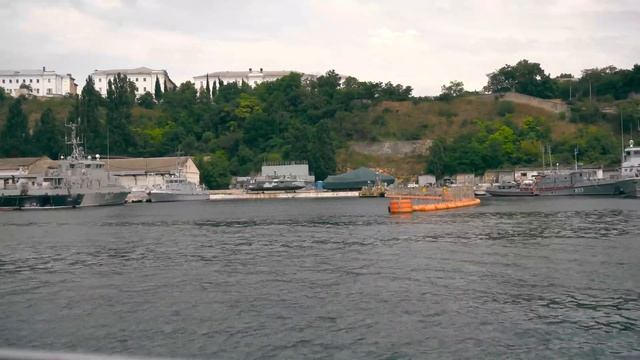 Морская прогулка по Севастопольской бухте.Военные корабли