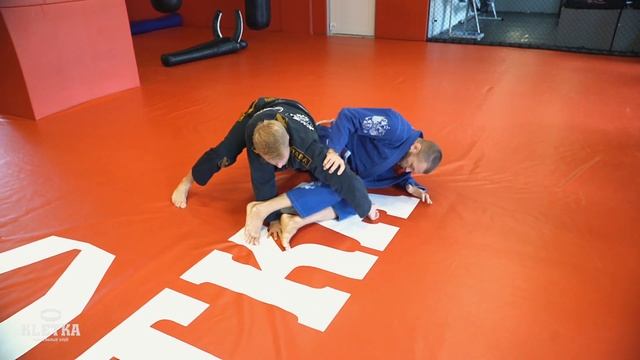 Дриллы для защиты в бразильском джиу-джитсу (BJJ). Контроль противника для борьбы в партере смотреть онлайн