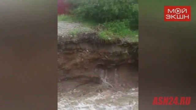 «Надо вертолет вызывать!» — в Тынде размыло дорогу смотреть онлайн