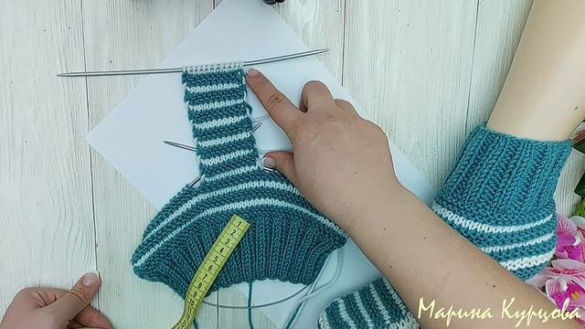 Нарядные высокие тапочки следки. Простые следки спицами. смотреть онлайн