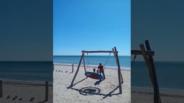 Чудные качели на пляже смотреть онлайн