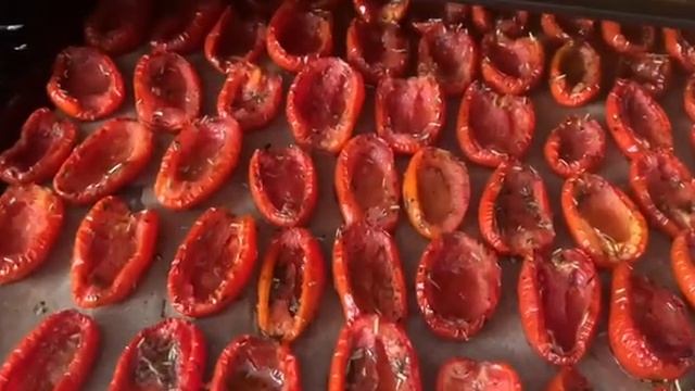 ВЯЛЕНЫЕ ПОМИДОРЫ В ДУХОВКЕ. ПРОСТО ??? АВГУСТ 2023. смотреть онлайн