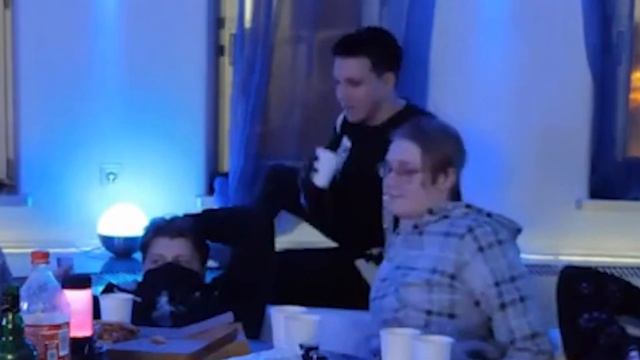 МАЗЕЛЛОВ ПОЦЕЛОВАЛСЯ С ДРЕЙКОМ МАЗЕЙК смотреть онлайн