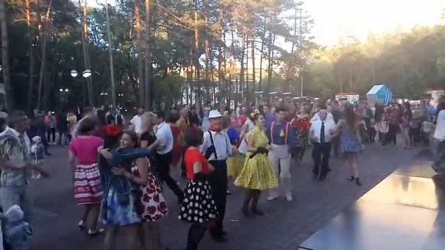 Танец маленьких утят. Уличные танцы на 160- летие Хабаровска. смотреть онлайн