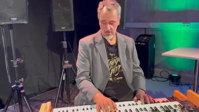 BELLA CIAO: ITALIAN ORGAN TRIO: lorenzo petrocca (gibson L5, 1972) alberto marsico, tommy bradascio смотреть онлайн