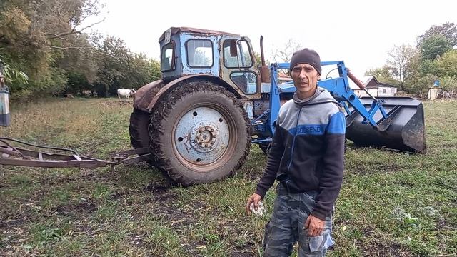 навоз кидаем вручную имея трактор, козы у нас больше нет, наш день в деревне смотреть онлайн