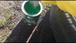 Работы на приусадебном участке. Окрашивание клумб из шин. Весенние хлопоты.