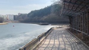 Прогулка по набережной реки Самородинка на Ленинском проспекте, г Москва, 05.04.2023