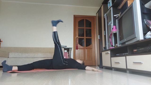 Балет - с чего начать? 4. Как развить выворотность и поперечный шпагат, тренировка для стройных ног смотреть онлайн