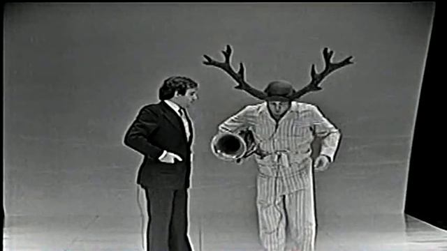 Cochi e Renato nello sketch il cornuto e il geloso ma le corna sono troppo evidenti смотреть онлайн