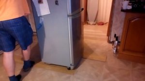 Перемещение холодильника на ламинате по линолеуму