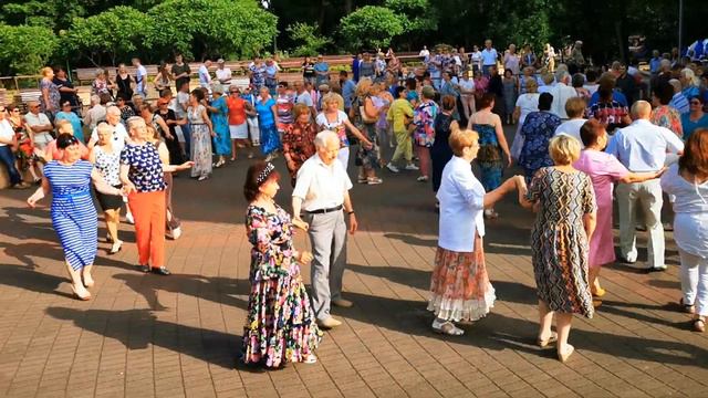 Кто Куда, А Мы НА ТАНЦЫ! смотреть онлайн