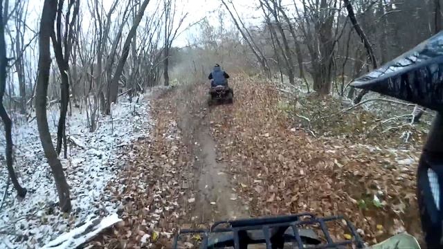 Добираемся в карьер на квадриках, по осеннему бездорожью смотреть онлайн