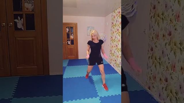 Домашняя тренировка с бутылками смотреть онлайн