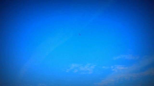 полет самодельного самолета из пенопласта смотреть онлайн