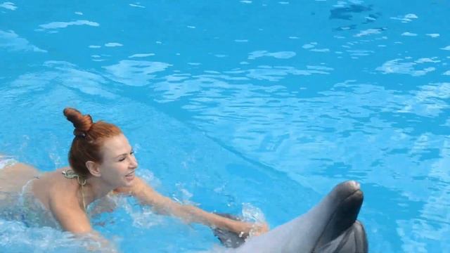 Эвелина Бледанс в Ейском дельфинарии смотреть онлайн