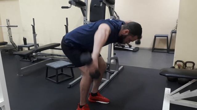 Махи гантелей в наклоне на задние дельты смотреть онлайн