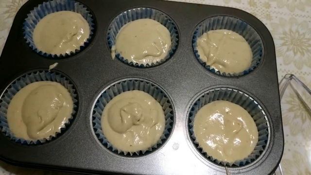 Банановые капкейки с Карамельной начинкой и Крем Чиз!!!!! смотреть онлайн