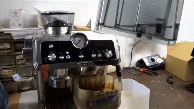 Comment détartrer la Specialista Delonghi FEX9335.M смотреть онлайн