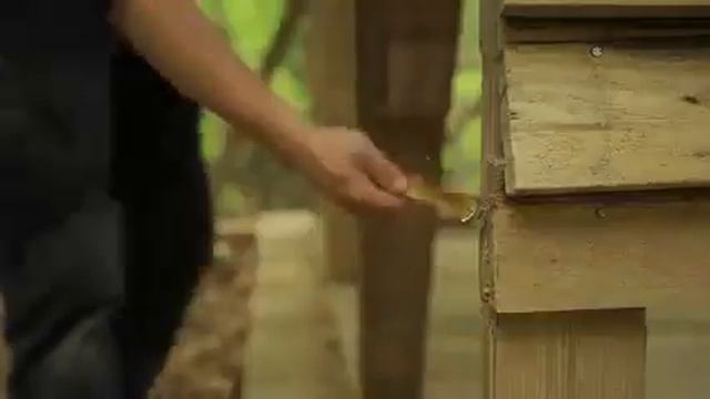 Дом из поддонов над обрывом. От начала до конца смотреть онлайн