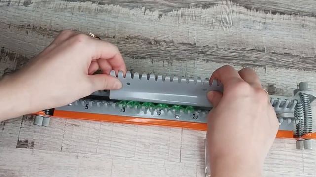 26 УЗОР СОТЫ НА КРУЧЕНОЙ РЕЗИНКЕ 2 на 2 | ажурная резинка | ручная вязальная машина Ивушка смотреть онлайн
