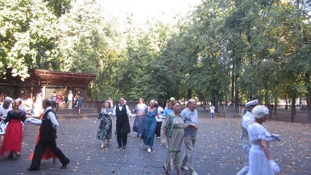 Полонез. Бал "Кураж" в Перовском парке 29.08.2022 смотреть онлайн