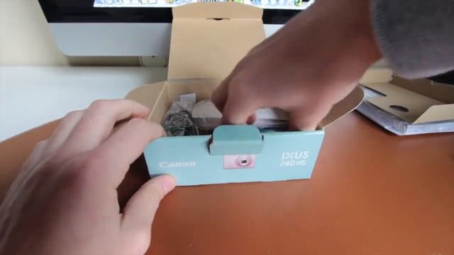 Canon IXUS 240 HS | Contenido de la caja смотреть онлайн