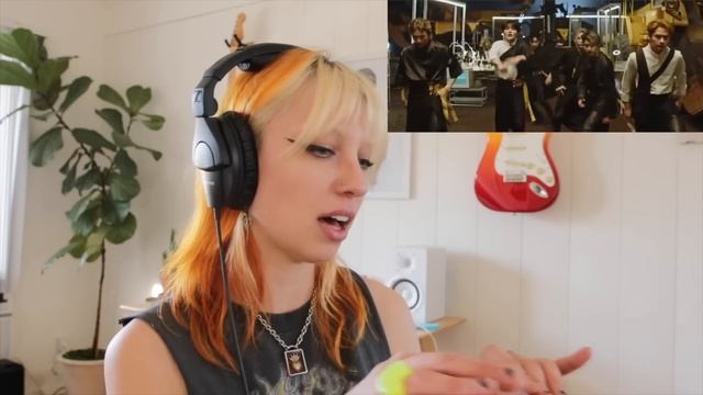 Singer Reacts to Stray Kids "God's Menu (神메뉴) M/V" (*first time listening to Stray Kids*) смотреть онлайн