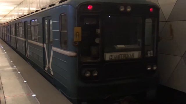 «Редкий кадр» Вагон 81 - 717.5М №10167 с расположением фар 2-2-2 (Часть 2) смотреть онлайн