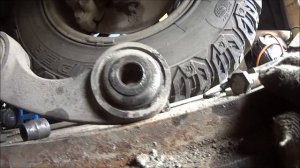 УАЗ Патриот Снятие продольных тяг для замены сайлентблоков .