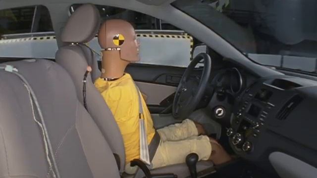2010 Kia Forte side IIHS crash test смотреть онлайн