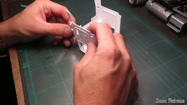 Italeri 1:24 Freightliner FLC (Full Build Video)