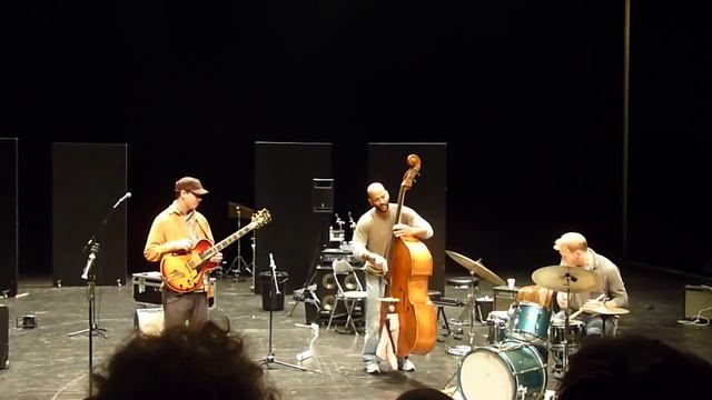 Kurt Rosenwinkel Standards Trio - Sandu (Umeå, Sweden) смотреть онлайн