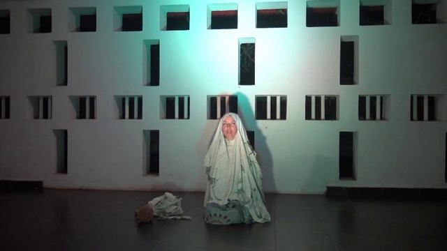 Импровизационный перформанс Елены Мироновой смотреть онлайн