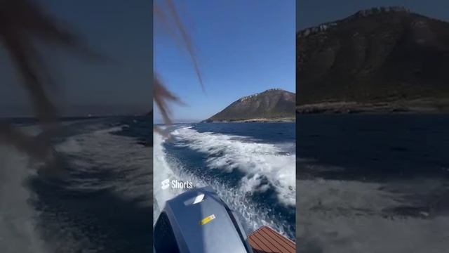 Вид на море, во время катания на яхте, Кипр, Средиземное море