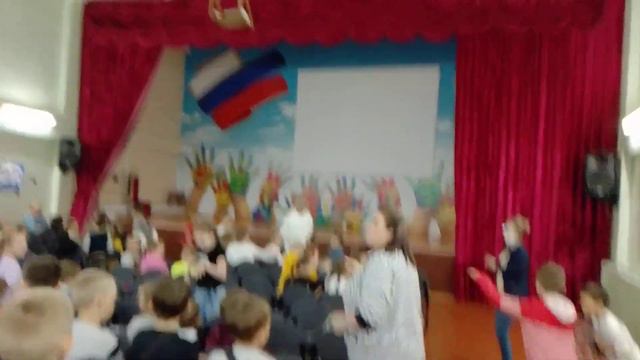 слушаем песни. на дискотеке ну как бы сказать смотреть онлайн