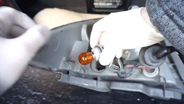 Project Toyota Altezza - Lexus IS200 - IS300  --  Taillights Blinker Bulb Change