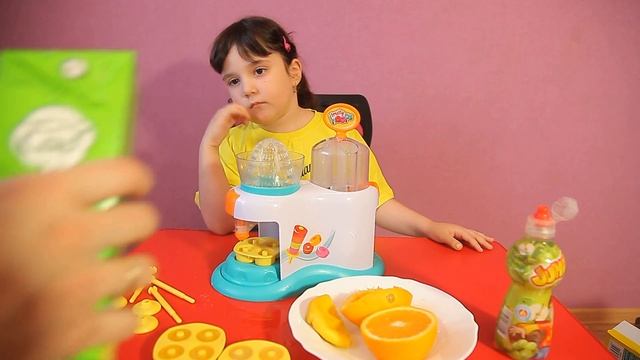 Делаем мороженое дома! Фабрика. Фруктовый лед. | Fruity Hoops. Make fruit ice cream смотреть онлайн