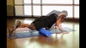 Растяжка квадрицепсов с помощью валика