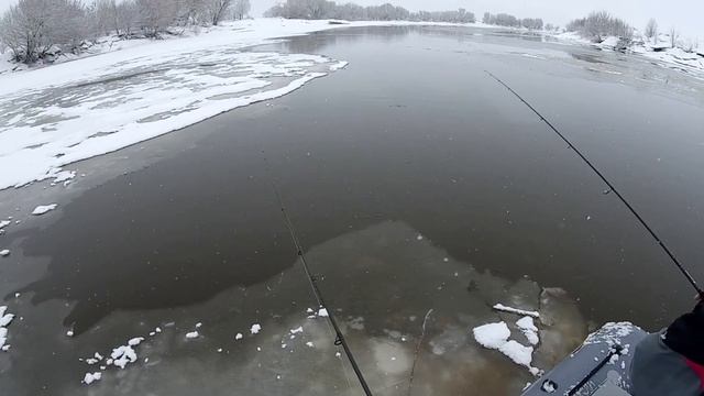 В поисках СУДАКА/Судак на реке по холодной воде/Рыбалка в Беларуси смотреть онлайн