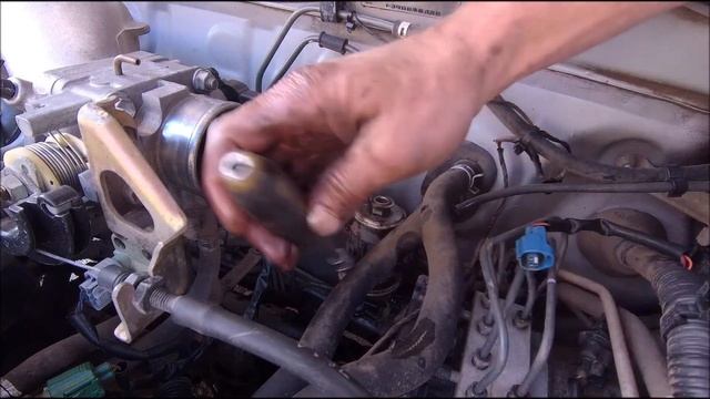 CALDINA 211 Замена топливного фильтра. смотреть онлайн