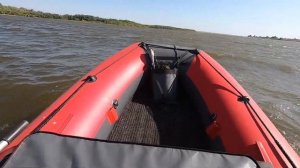 Правильный проход волны на лодке ПВХ с мотором Mercury F 10 M EFI