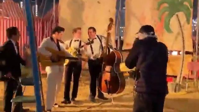 Austin Butler, Xavier Samuel, Adam Dunn and Terepai Chalmers Richmond as Elvis, Scotty, Bill and DJ смотреть онлайн