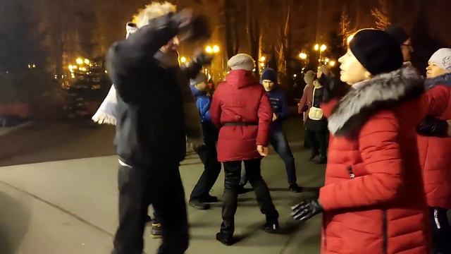 С ТОБОЮ РЯДОМ!???/ТАНЦЫ В ПАРКЕ ГОРЬКОГО ХАРЬКОВ ДЕКАБРЬ 2021 смотреть онлайн