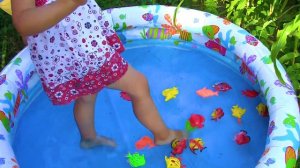 2+ Новый басейн, рыбалка и разноцветные рыбки. В гостях у бабушки.