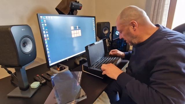 Akko Dracula Castle 5075B Plus Unboxing смотреть онлайн